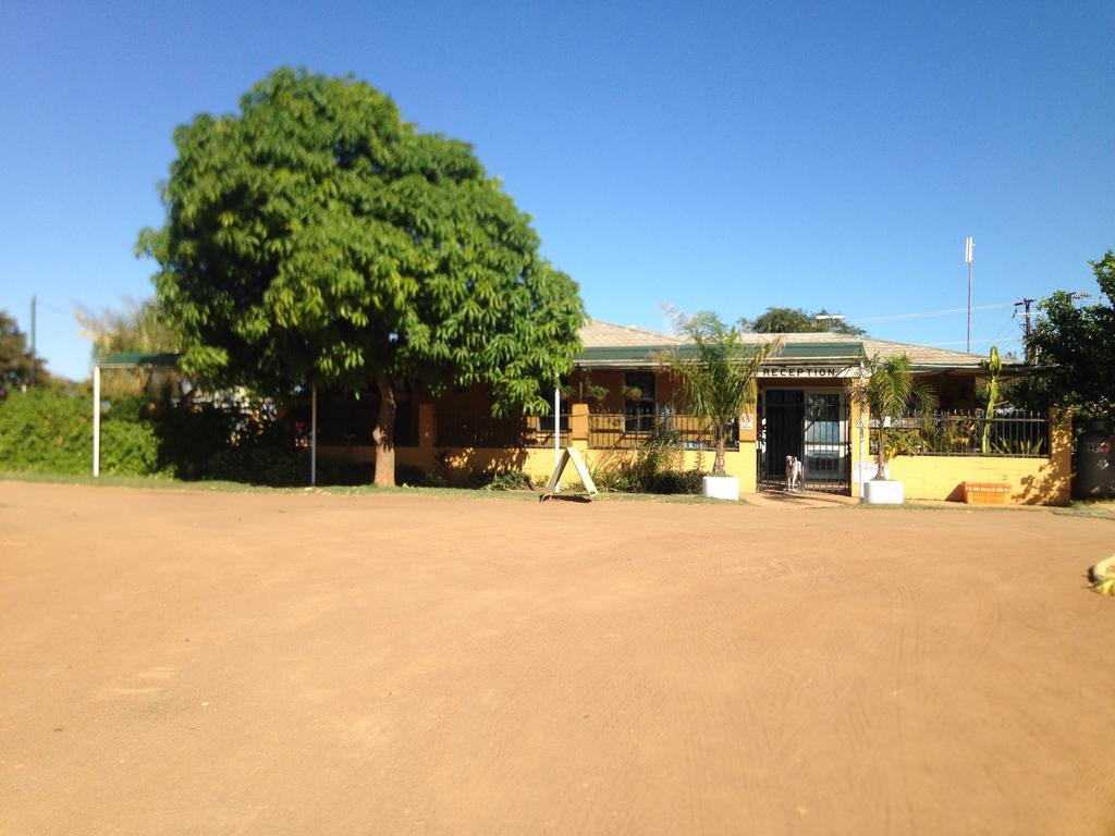 Carnarvon Caravan Park Esterno foto